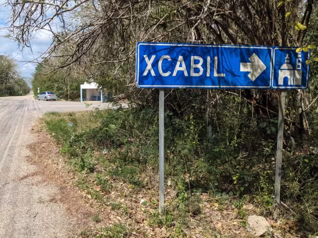 El hombre fue encontrado sin vida dentro de un domicilio, mientras que la mujer afuera
