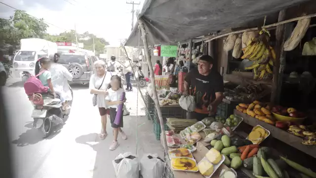 Amas de casas se quejan porque, al ir al mercado, el gasto rinde menos y los productos que antes eran accesibles hoy pesan más en el bolsillo familiar.
