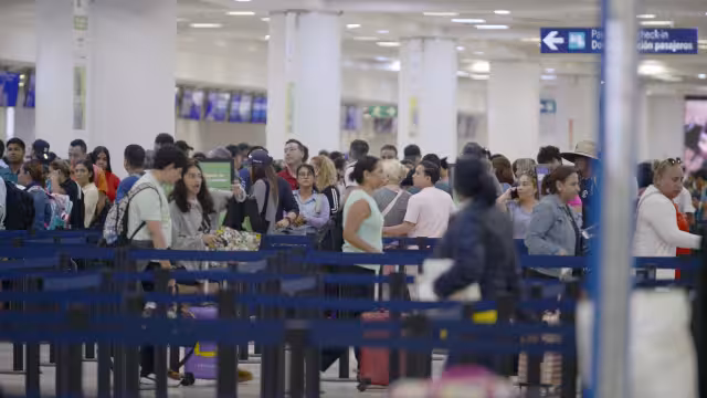 De las operaciones,300 fueron vuelos que arribaron al destino y 298 salieron de Cancún