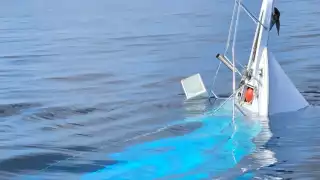 Yate que se hundió en Progreso continúa flotando con la proa en la superficie: VIDEO