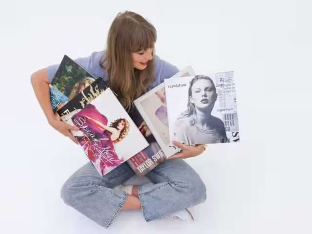 Taylor Swift celebra al recuperar sus discos