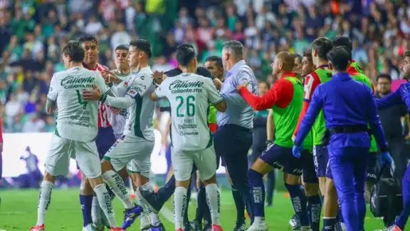 Momento clave de la patada a James Momento clave de la patada a James