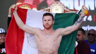 "Un padrino así": Video de Canelo Álvarez lanzando billetes en bolo de bautizo se hace viral