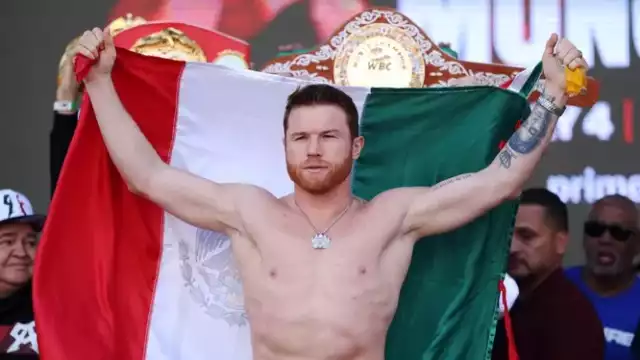 Saúl 'Canelo' Álvarez se luce en bautizo y lanza billetes como bolo