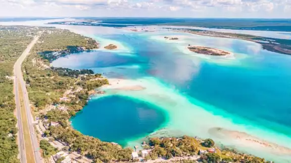 La Laguna de Bacalar, se ha convertido en un tema importante en la creación de un Área Natural Protegida. La Laguna de Bacalar, se ha convertido en un tema importante en la creación de un Área Natural Protegida.