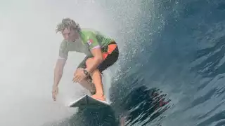 Alan Cleland clasifica a Octavos de Final de Surf en los Juegos Olímpicos de París 2024