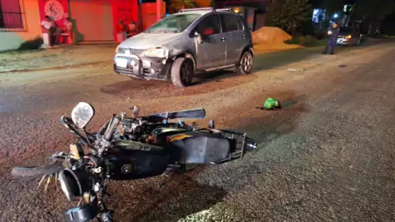 El lesionado tuvo que ser trasladado al hospital debido a sus lesiones El lesionado tuvo que ser trasladado al hospital debido a sus lesiones