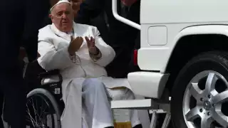 El papa Francisco es hospitalizado nuevamente por bronquitis: ¿qué se sabe sobre su estado de salud?
