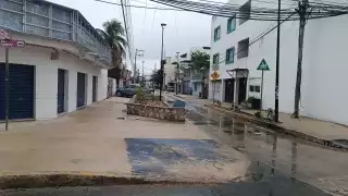 Lluvias dejan sin luz a habitantes de colonias de Tulum