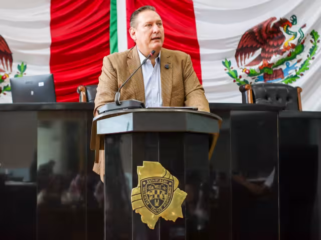 El legislador panista asegura que existen niños y niñas, no 'niñes'.