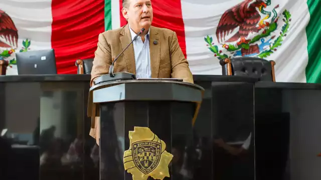 El legislador panista asegura que existen niños y niñas, no 'niñes'.