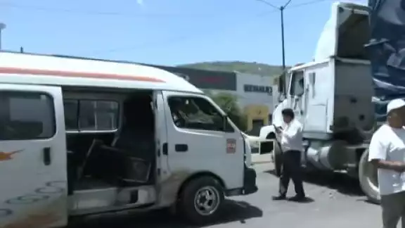 El percance ocurrió cuando el tráiler salía de la zona industrial de Ecatepec El percance ocurrió cuando el tráiler salía de la zona industrial de Ecatepec