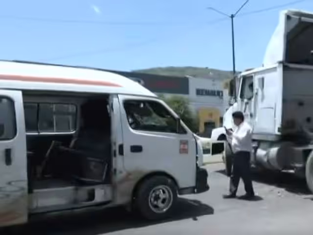 El percance ocurrió cuando el tráiler salía de la zona industrial de Ecatepec