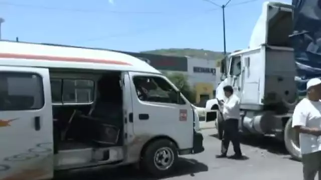 El percance ocurrió cuando el tráiler salía de la zona industrial de Ecatepec