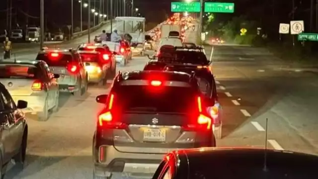 Habitantes en Chetumal muestra su descontento con el bloqueo de la carretera Huay-Pix.