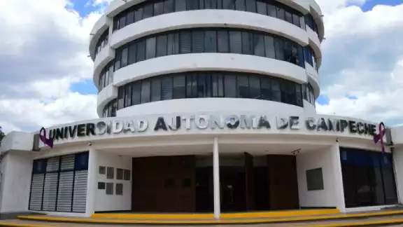 Yaxkin Dzul Gómez, estudiante de Medicina en la UAC, denuncia influyentismo que favorece a hijos de docentes. Yaxkin Dzul Gómez, estudiante de Medicina en la UAC, denuncia influyentismo que favorece a hijos de docentes.