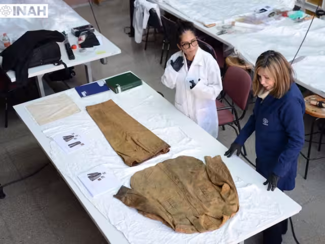 El uniforme de Othón Pompeyo Blanco está en restauración por el INAH.