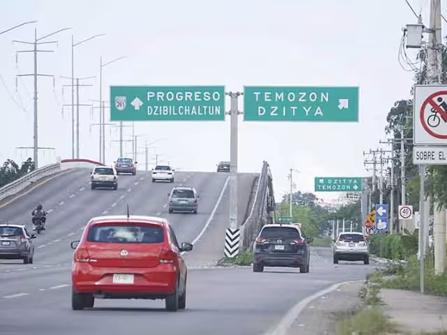 El cuerpo quedó tirado en uno de los camellones de la vía