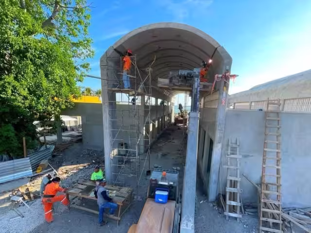 Artesanos de Isla Aguada desconocen si serán reubicados en el nuevo Mercado de Artesanías.
