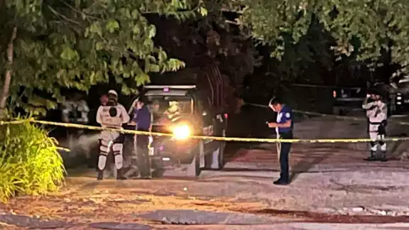 Autoridades de seguridad acordonaron el área en Cancún
