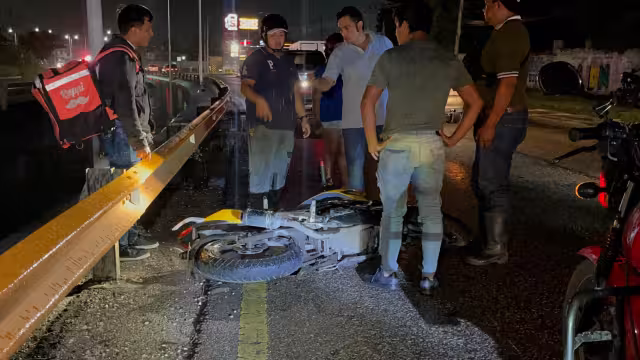 Motociclista grave al derrapar