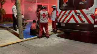 Hombre termina con navajazo, al parecer querían asaltarlo