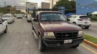 Accidente entre tráiler y camioneta  provoca caos vehicular en Ciudad del Carmen