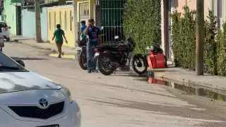 Motomandadito resulta lesionado al ser atropellado por un auto en Ciudad del Carmen 