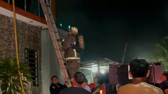 Por fortuna lograron detener el fuego Por fortuna lograron detener el fuego