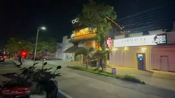 Un ataque armado en un bar de Tulum dejó dos hombres muertos y un herido.