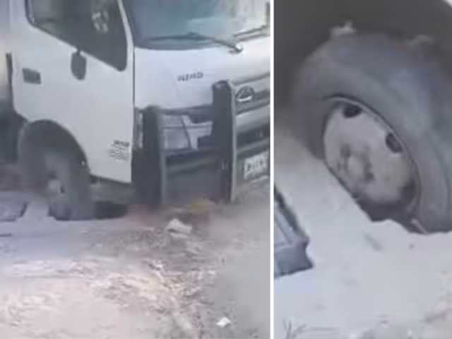 Un camión de caja cerrada se hundió en un registro de drenaje sin tapa en División del Norte, Escárcega