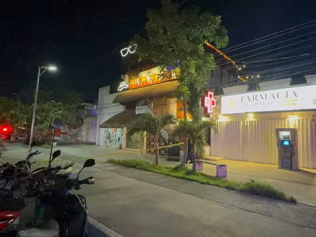 Un ataque armado en un bar de Tulum dejó dos hombres muertos y un herido.