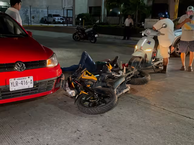 Motociclista lesionado en percance vial