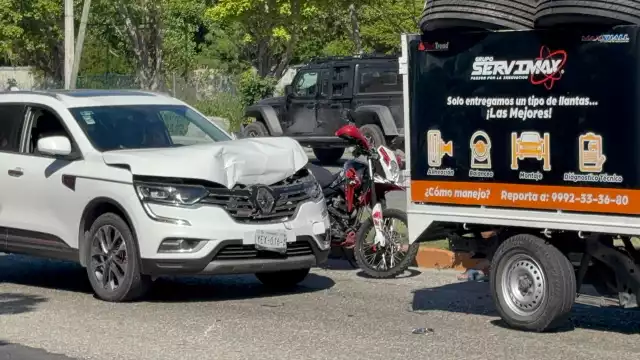 Una colisión por alcance en Ciudad del Carmen dejó varios miles de pesos en daños materiales