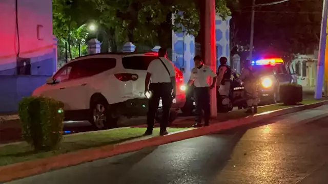 Dejan camioneta abandonada