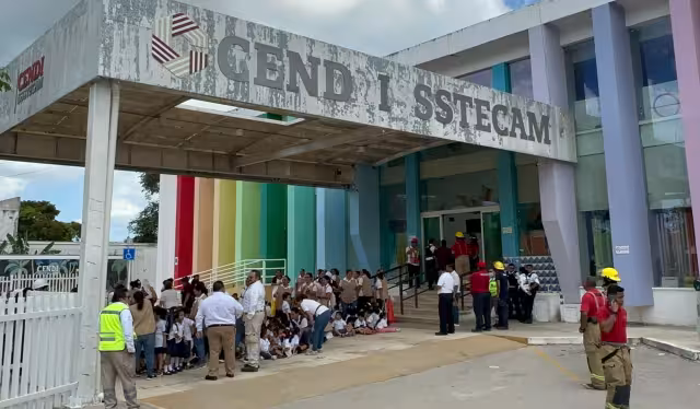 Conato de incendio causa desalojo de alumnos y personal