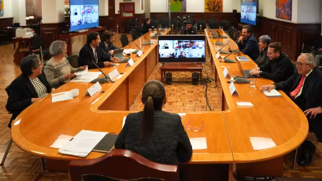 Claudia Sheinbaum realiza reuniones virtuales para revisar avances del IMSS-Bienestar.
