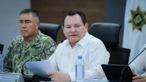 El Gobernador anunció que se abrió un nuevo centro de acopio. El Gobernador anunció que se abrió un nuevo centro de acopio.