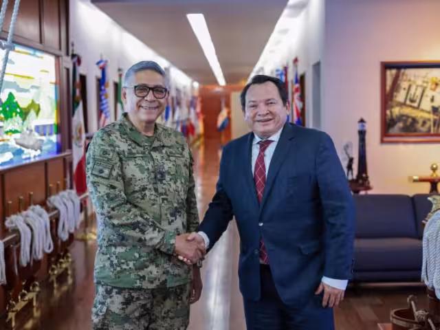 El Gobernador Díaz Mena tuvo una reunión de trabajo con el Secretario de Marina.