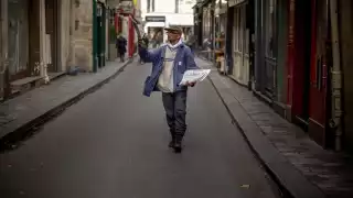 "¡Trabajaré hasta la muerte!", Ali Akbar, el último vendedor de periódicos ambulantes de París