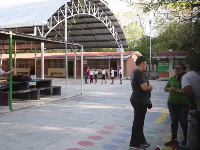 A pesar del retorno general, maestros del Comité Central de Lucha interrumpieron su jornada para asistir a reuniones informativas.