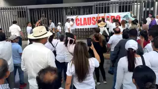 Empresarios clausuran simbólicamente las oficinas de Pemex en Ciudad del Carmen