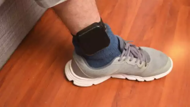 El hombre deberá de mantener el arresto domiciliario por dos meses