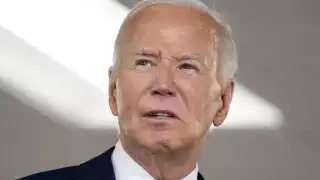 Buscan renuncia de Biden a la candidatura, actor Michael Douglas se une a la petición