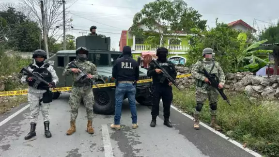 Con apoyo de elementos caninos K-9, de diversas fuerzas federales y estatales, fiscales cumplieron una orden judicial en una vivienda ubicada en la calle 16 entre 9 y 11 Con apoyo de elementos caninos K-9, de diversas fuerzas federales y estatales, fiscales cumplieron una orden judicial en una vivienda ubicada en la calle 16 entre 9 y 11
