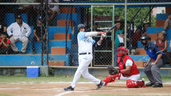 Los Zorros vencieron a los Senadores en la Liga Meridana de Béisbol Los Zorros vencieron a los Senadores en la Liga Meridana de Béisbol