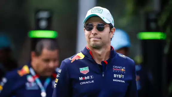 Checo Pérez podría regresar a la F1 en 2026
