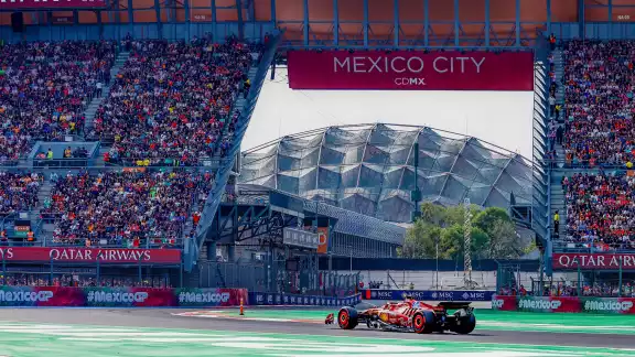 Nuevo récord en Hermanos Rodríguez: Más de 142 mil fans presenciaron la clasificación pese al mal resultado de Checo Pérez Nuevo récord en Hermanos Rodríguez: Más de 142 mil fans presenciaron la clasificación pese al mal resultado de Checo Pérez