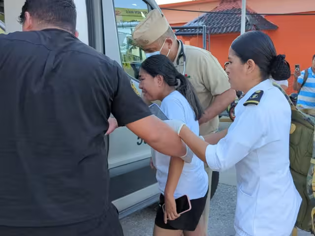 Aparatoso accidente en la colonia Puntilla de Campeche: vehículo queda prensado entre dos tractocamiones