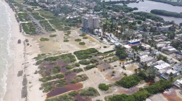 Los habitantes de Sisal denuncian que maquinaria pesada destruyó amplia zona del litoral